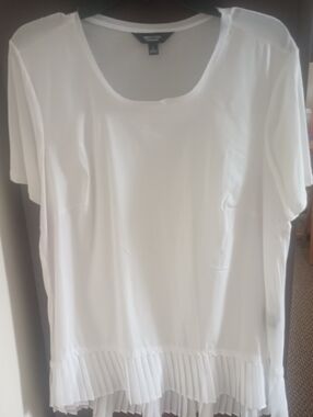 Simply Vera Wang white Short  Sleeve Scoop Neck Top with Pleated Hem